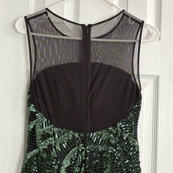 NWT / NEW Calvin Klein Sequin Illusion-Yoke Formal Gown Black Green SZ 2 - Picture 8 of 12